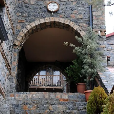 Petrogonima ゲストハウス 4*