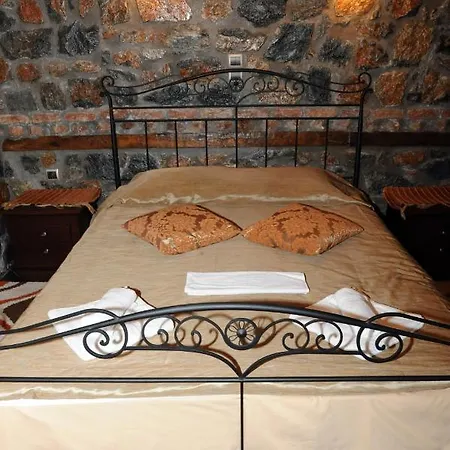 بيت ضيافة Petrogonima 4*