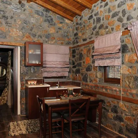 بيت ضيافة Petrogonima 4*