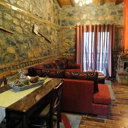 بيت ضيافة Petrogonima