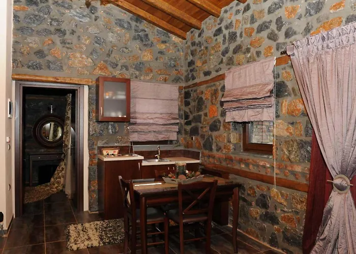 Konukevi Petrogonima 4*